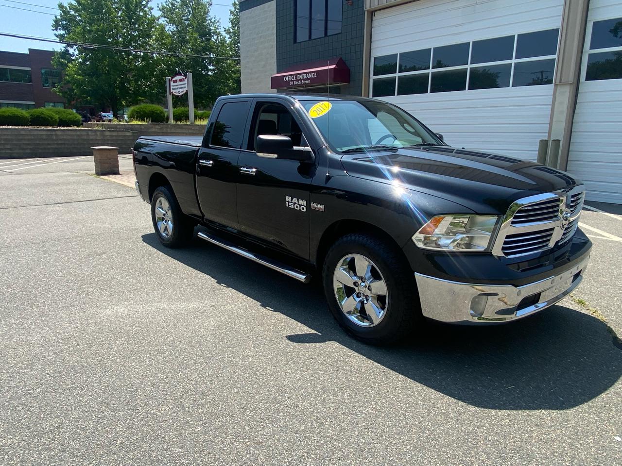 RAM 1500 SLT Quad Cab 4WD 2017