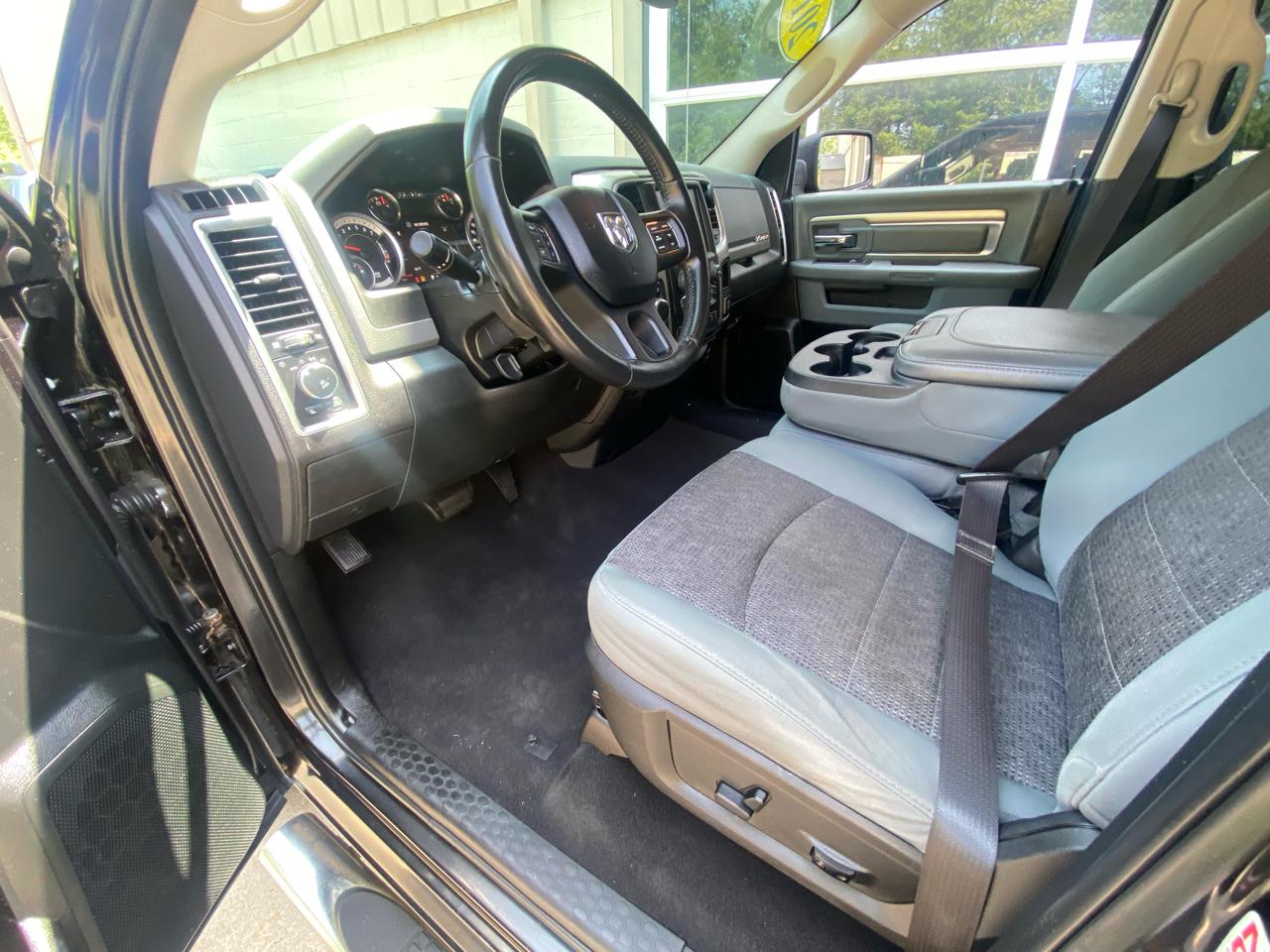 RAM 1500 SLT Quad Cab 4WD 2017