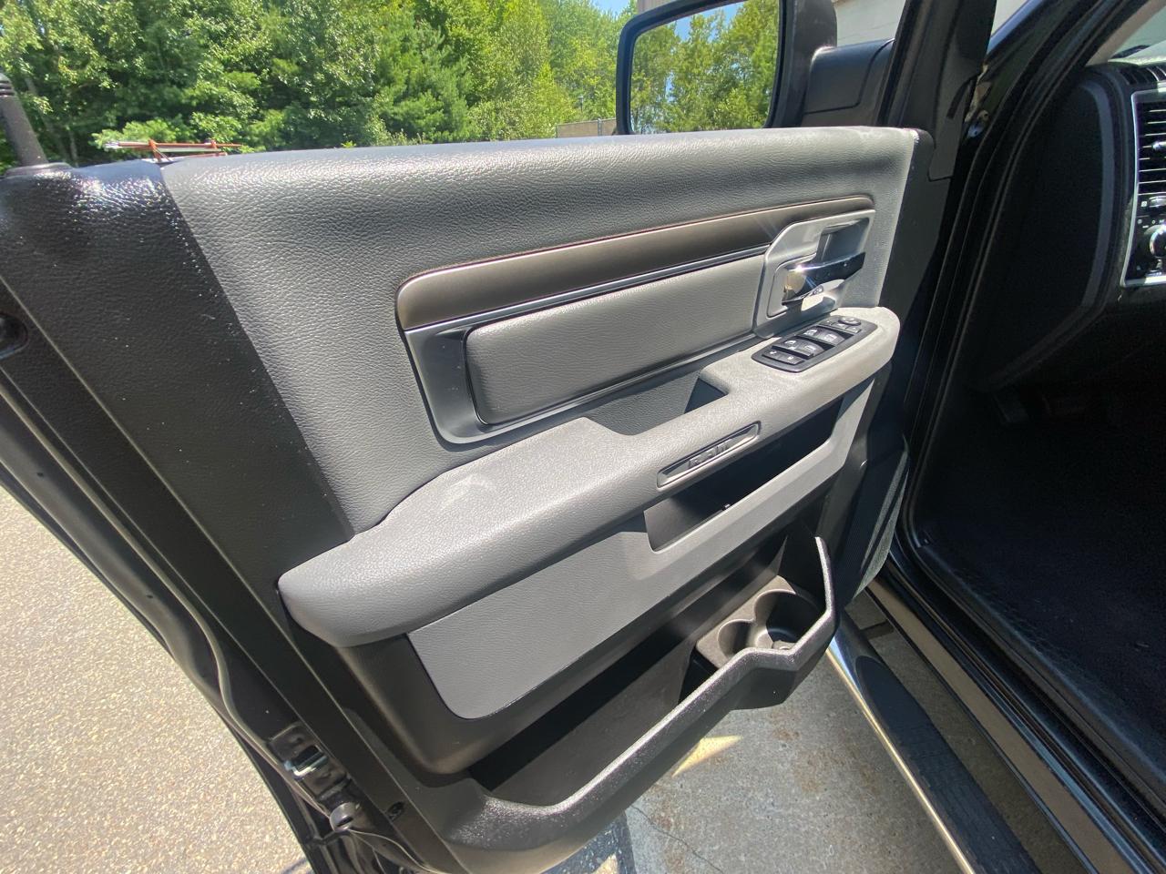 RAM 1500 SLT Quad Cab 4WD 2017