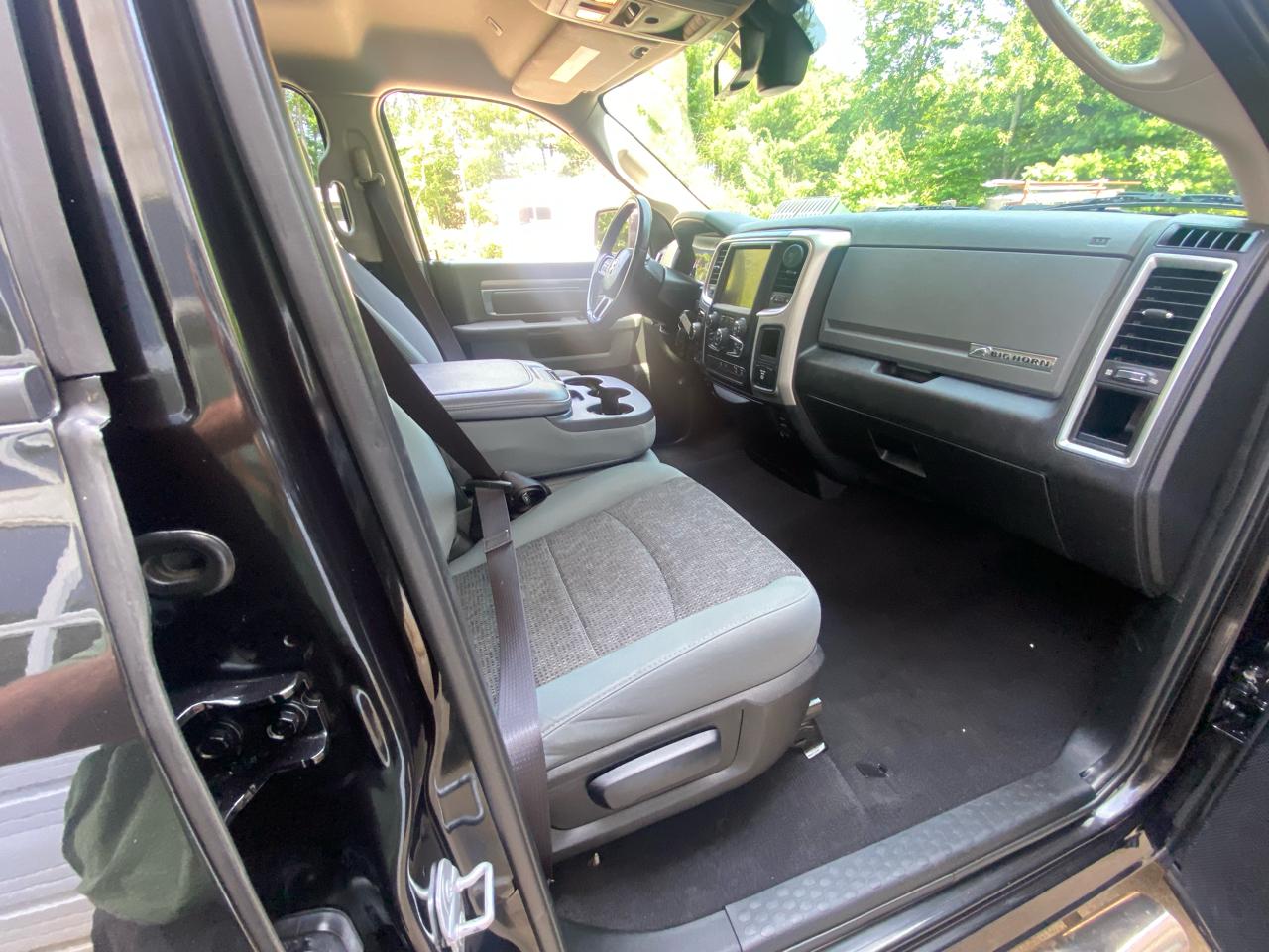 RAM 1500 SLT Quad Cab 4WD 2017