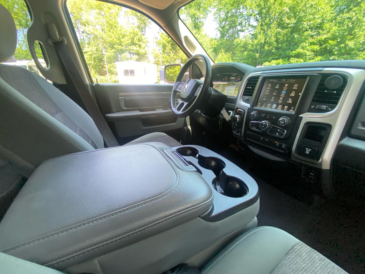 RAM 1500 SLT Quad Cab 4WD 2017