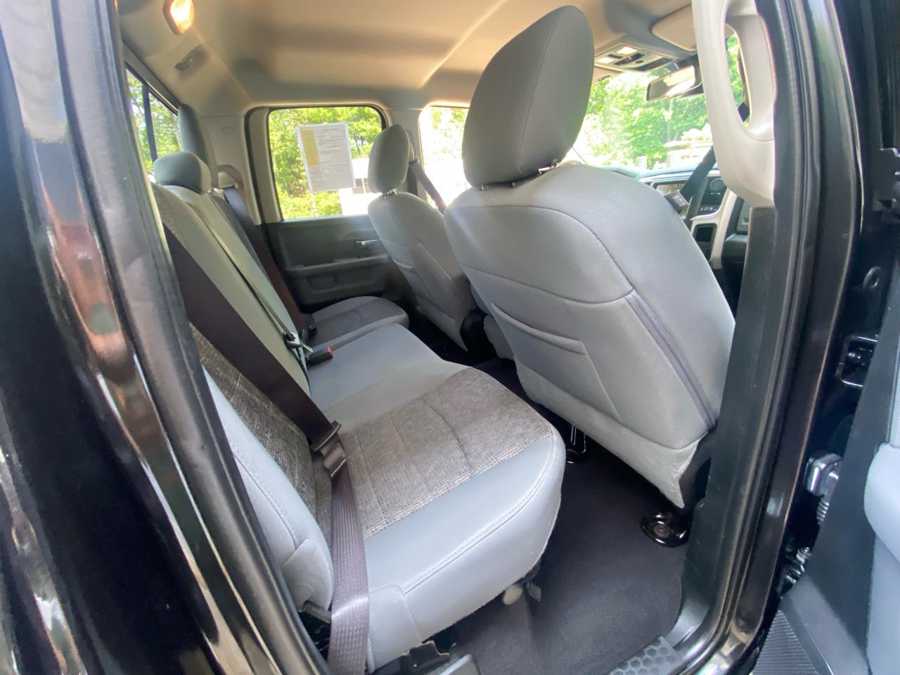 RAM 1500 SLT Quad Cab 4WD 2017