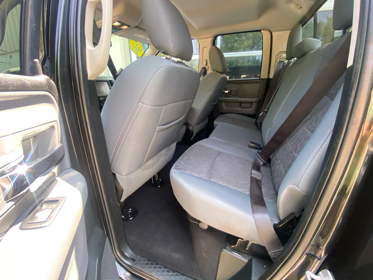 RAM 1500 SLT Quad Cab 4WD 2017