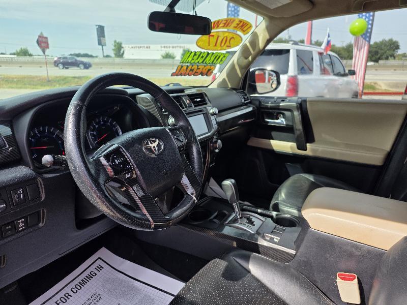 Toyota 4Runner SR5 2WD 2017