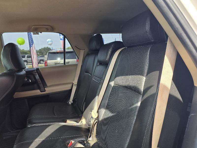 Toyota 4Runner SR5 2WD 2017