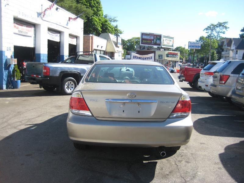 2002 Toyota Camry LE - Photo 6