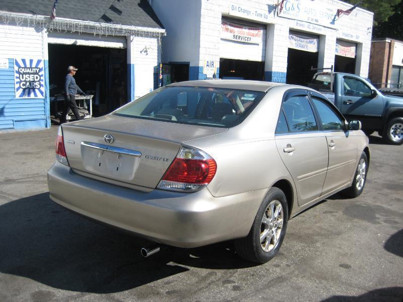 2002 Toyota Camry LE - Photo 7