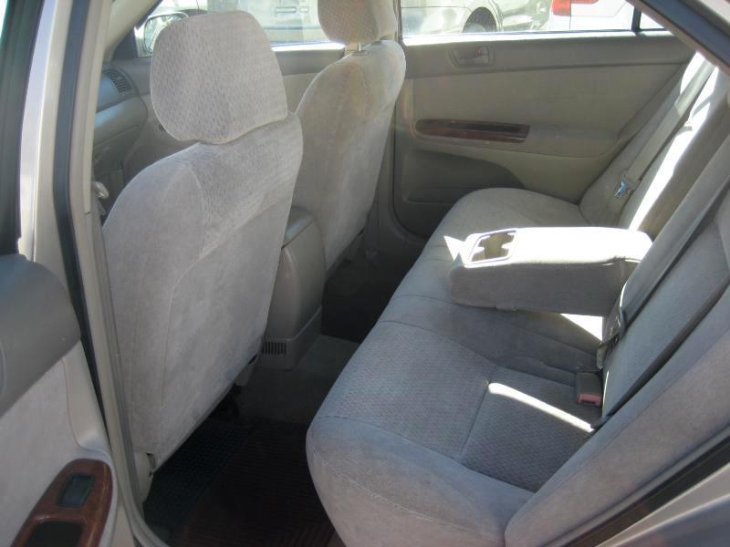 2002 Toyota Camry LE - Photo 9