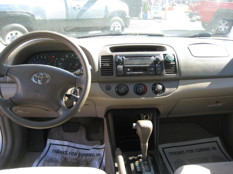 2002 Toyota Camry LE - Photo 10