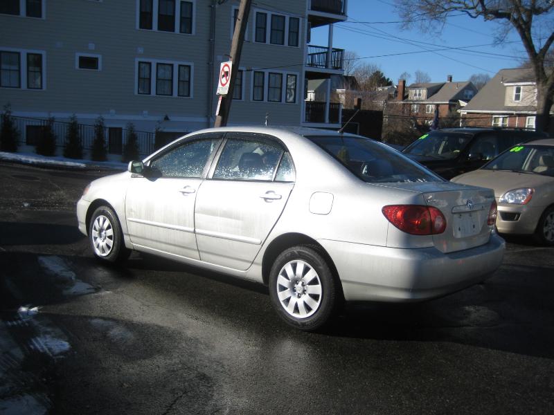 Toyota Corolla LE 2004