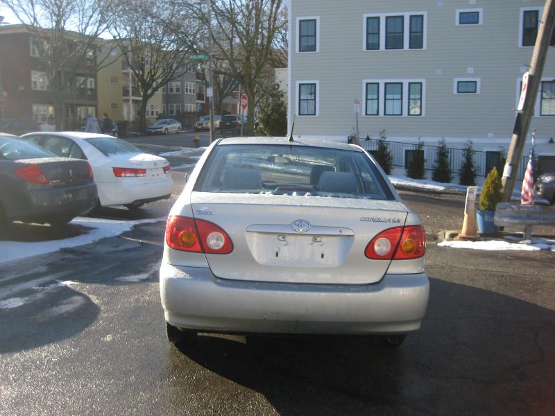 Toyota Corolla LE 2004