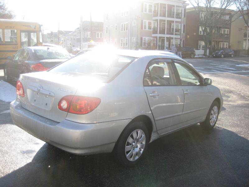 Toyota Corolla LE 2004