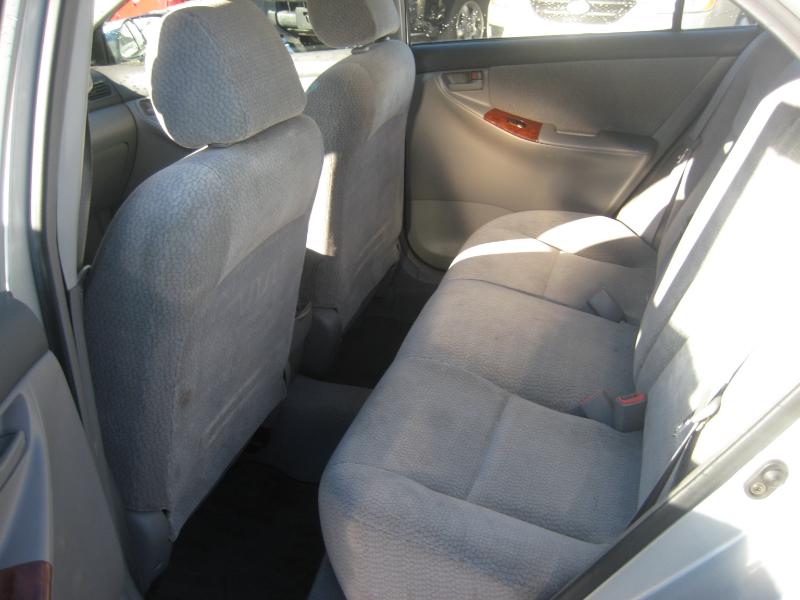 Toyota Corolla LE 2004