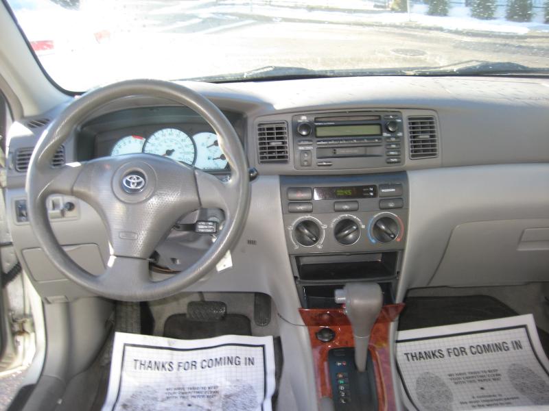 Toyota Corolla LE 2004