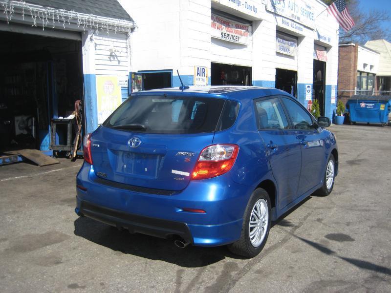 Toyota Matrix  2010