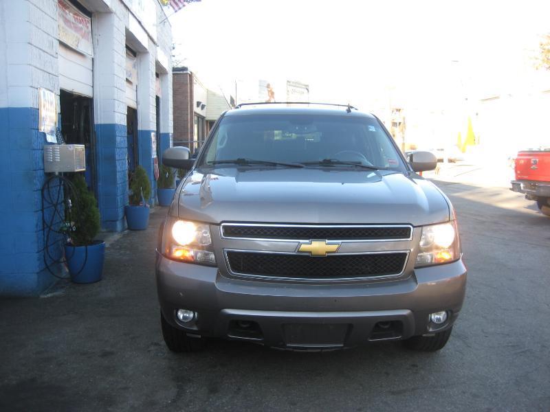 Chevrolet Suburban LT 1500 4WD 2012