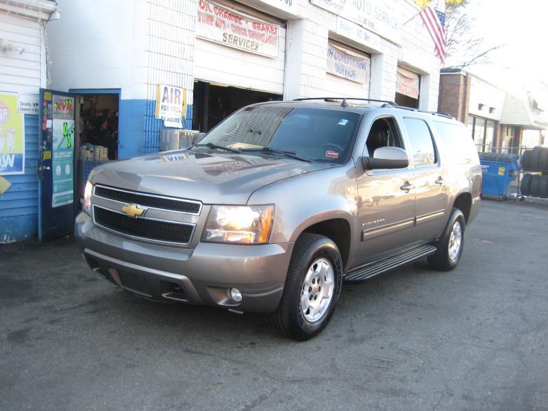 Chevrolet Suburban LT 1500 4WD 2012