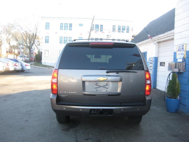 Chevrolet Suburban LT 1500 4WD 2012