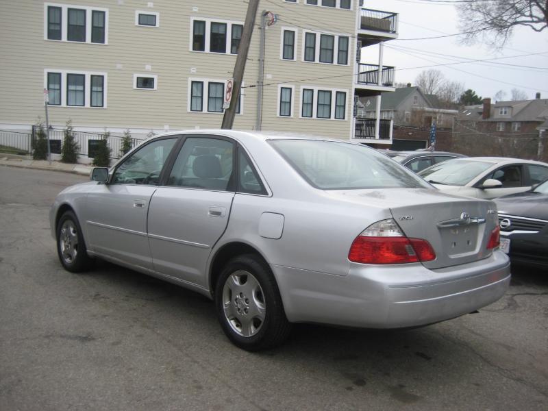 Toyota Avalon XL 2004