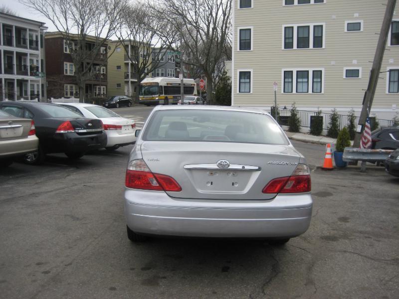 Toyota Avalon XL 2004