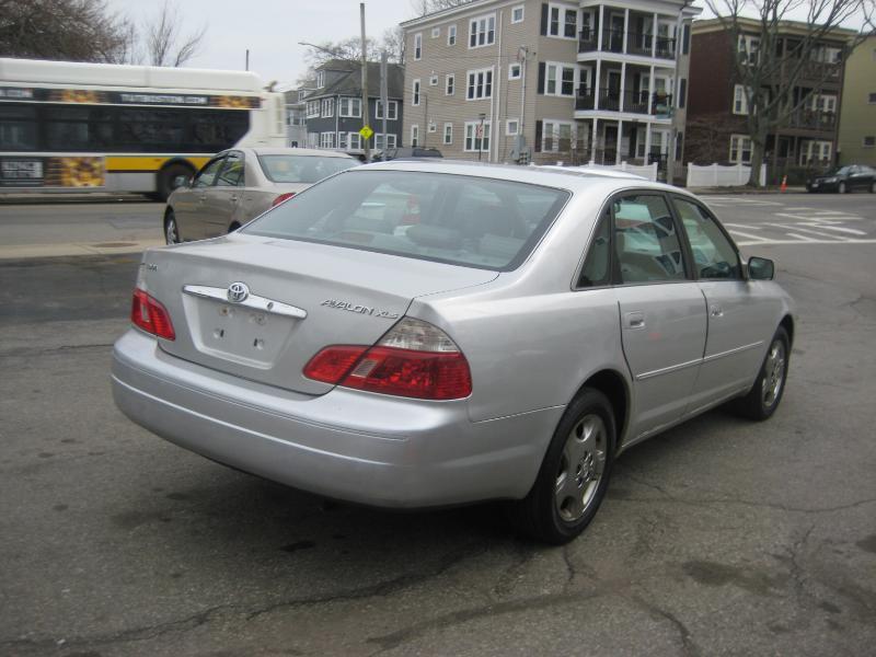 Toyota Avalon XL 2004