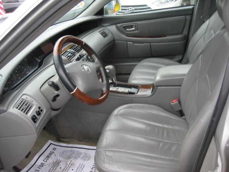 Toyota Avalon XL 2004