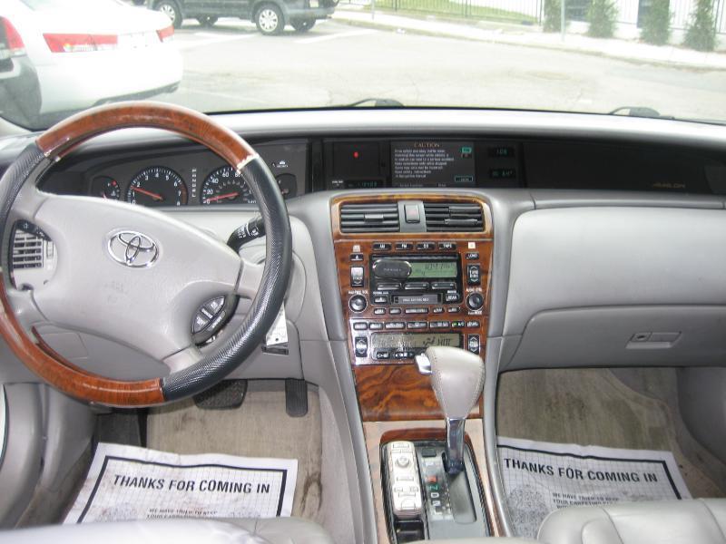 Toyota Avalon XL 2004