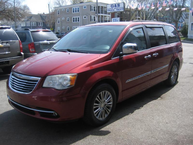 Chrysler Town & Country Touring-L 2013