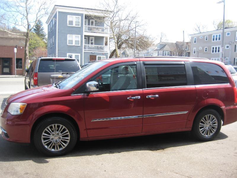 Chrysler Town & Country Touring-L 2013