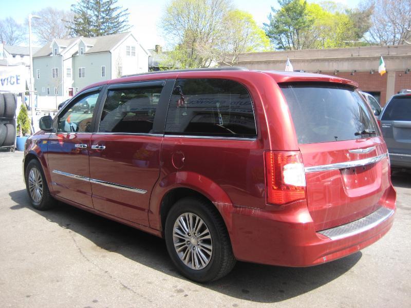 Chrysler Town & Country Touring-L 2013