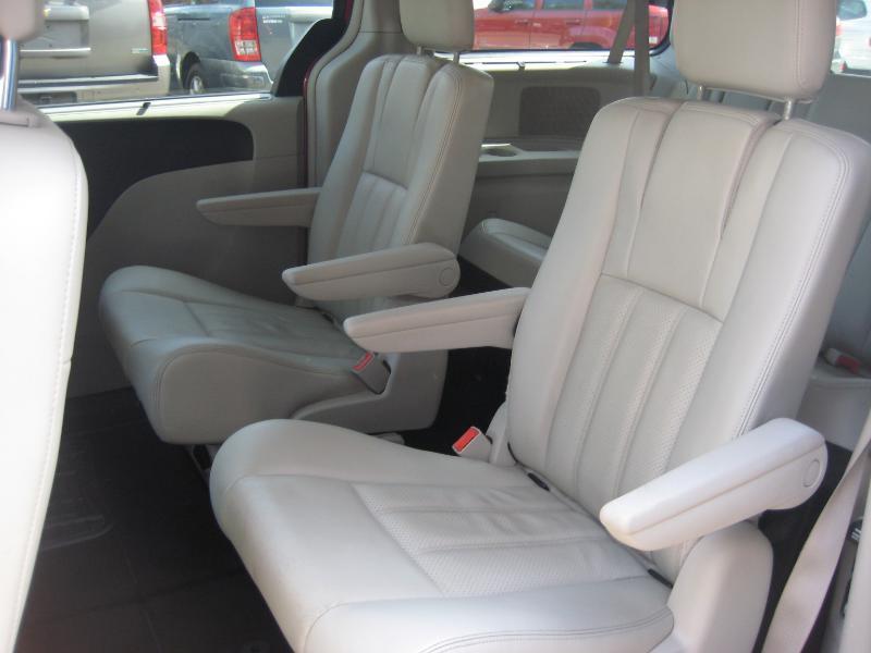 Chrysler Town & Country Touring-L 2013