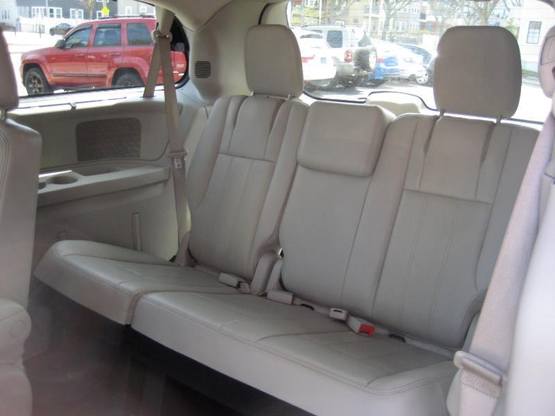 Chrysler Town & Country Touring-L 2013