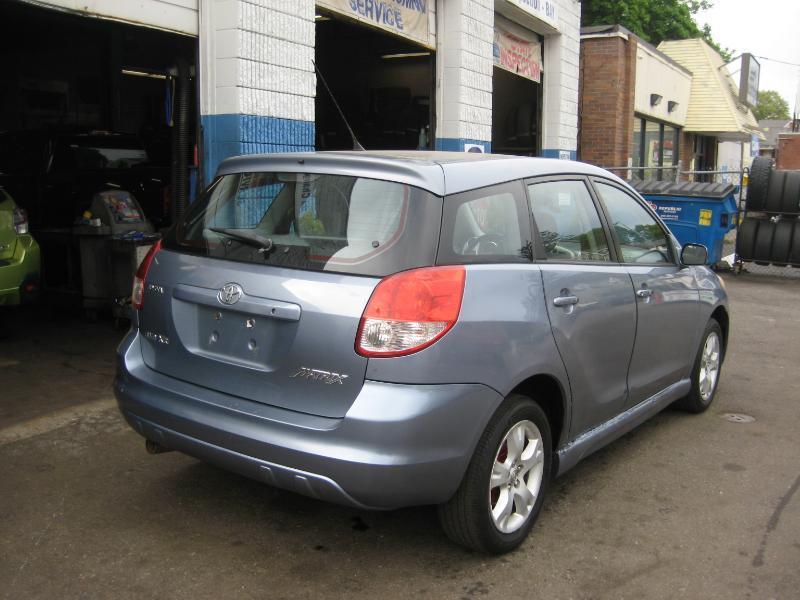 Toyota Matrix  2004