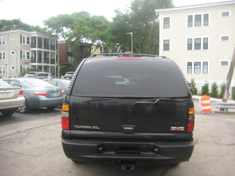 GMC Yukon Denali  2004