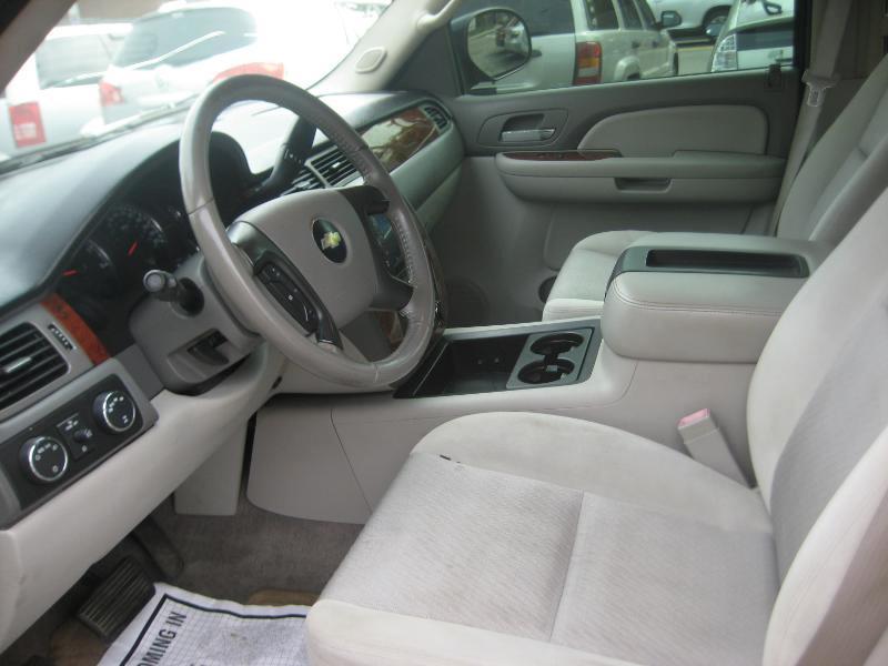 Chevrolet Suburban  2009