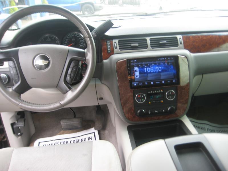 Chevrolet Suburban  2009