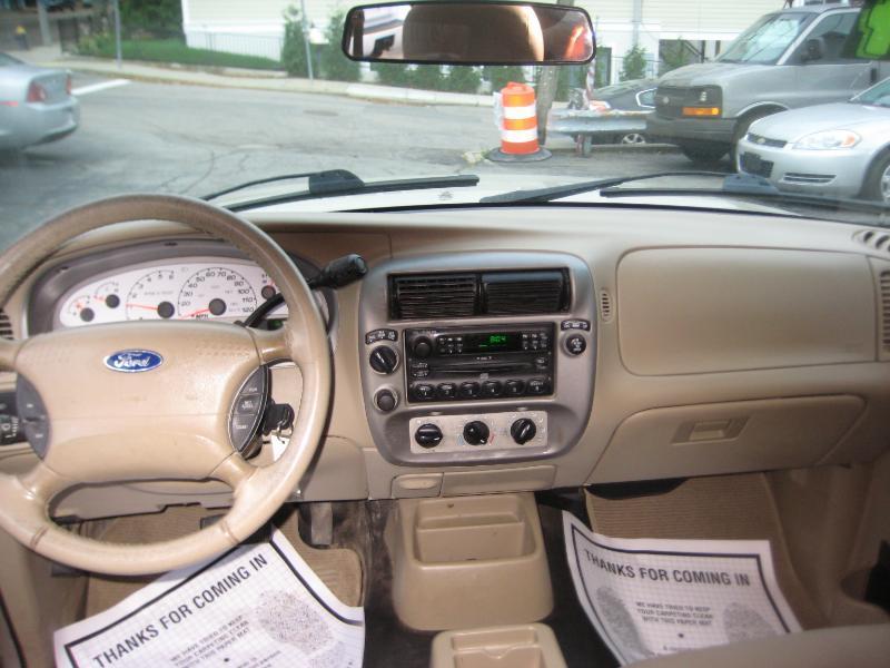 Ford Explorer Sport Trac XLS 4WD 2004