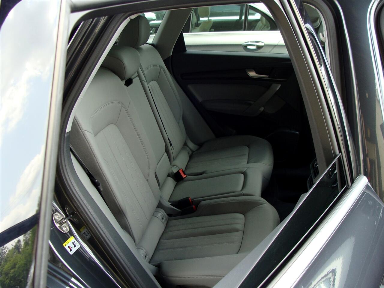 Audi Q5 Premium Plus 45 TFSI quattro 2020 Audi Q5 Premium Plus 45 TFSI quattro 2020