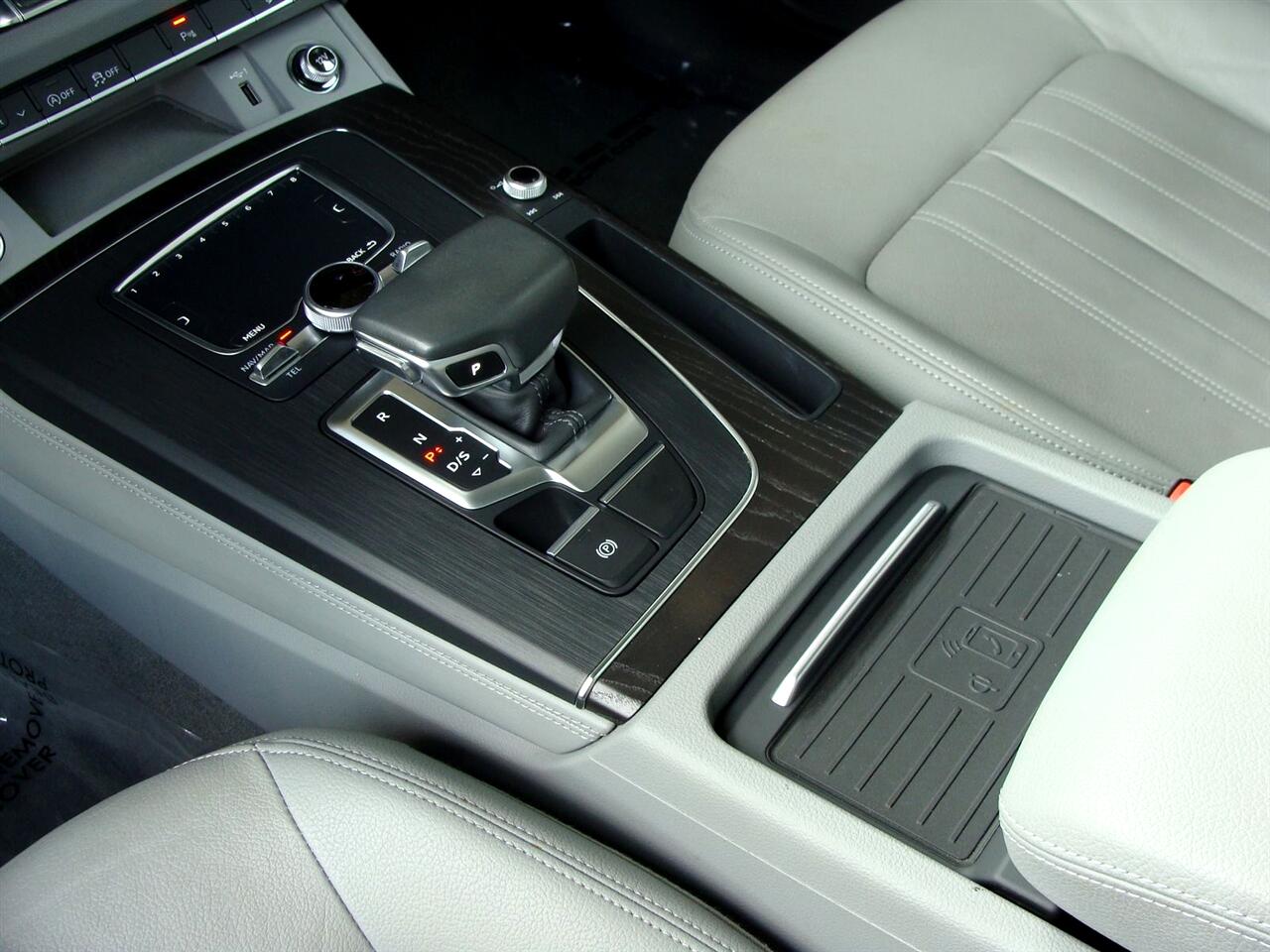 Audi Q5 Premium Plus 45 TFSI quattro 2020 Audi Q5 Premium Plus 45 TFSI quattro 2020