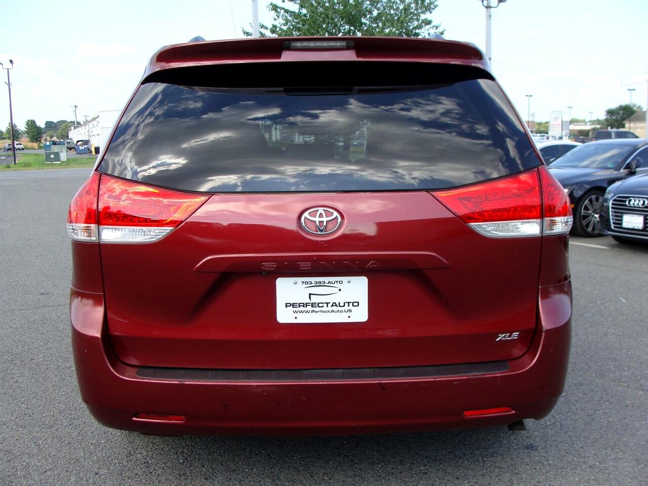 Toyota Sienna 5dr 8-Pass Van V6 XLE FWD (Natl) 2014 Toyota Sienna 5dr 8-Pass Van V6 XLE FWD (Natl) 2014