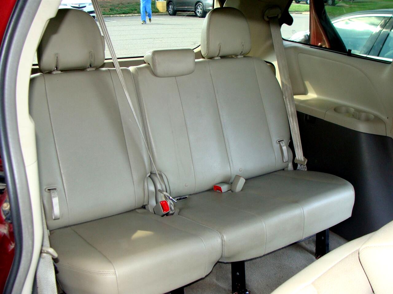 Toyota Sienna 5dr 8-Pass Van V6 XLE FWD (Natl) 2014 Toyota Sienna 5dr 8-Pass Van V6 XLE FWD (Natl) 2014