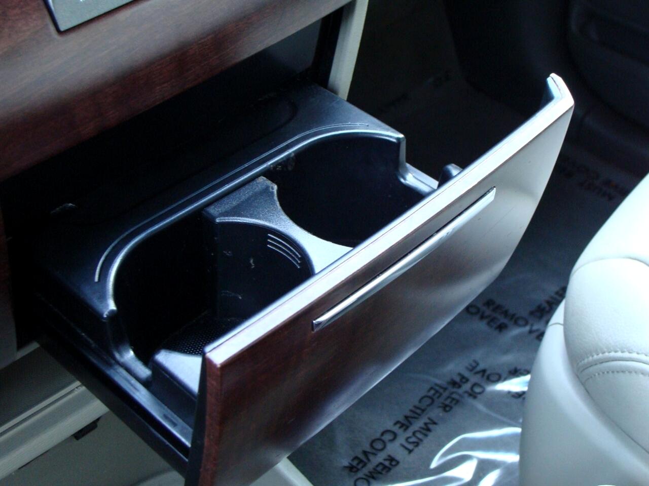 Toyota Sienna 5dr 8-Pass Van V6 XLE FWD (Natl) 2014 Toyota Sienna 5dr 8-Pass Van V6 XLE FWD (Natl) 2014