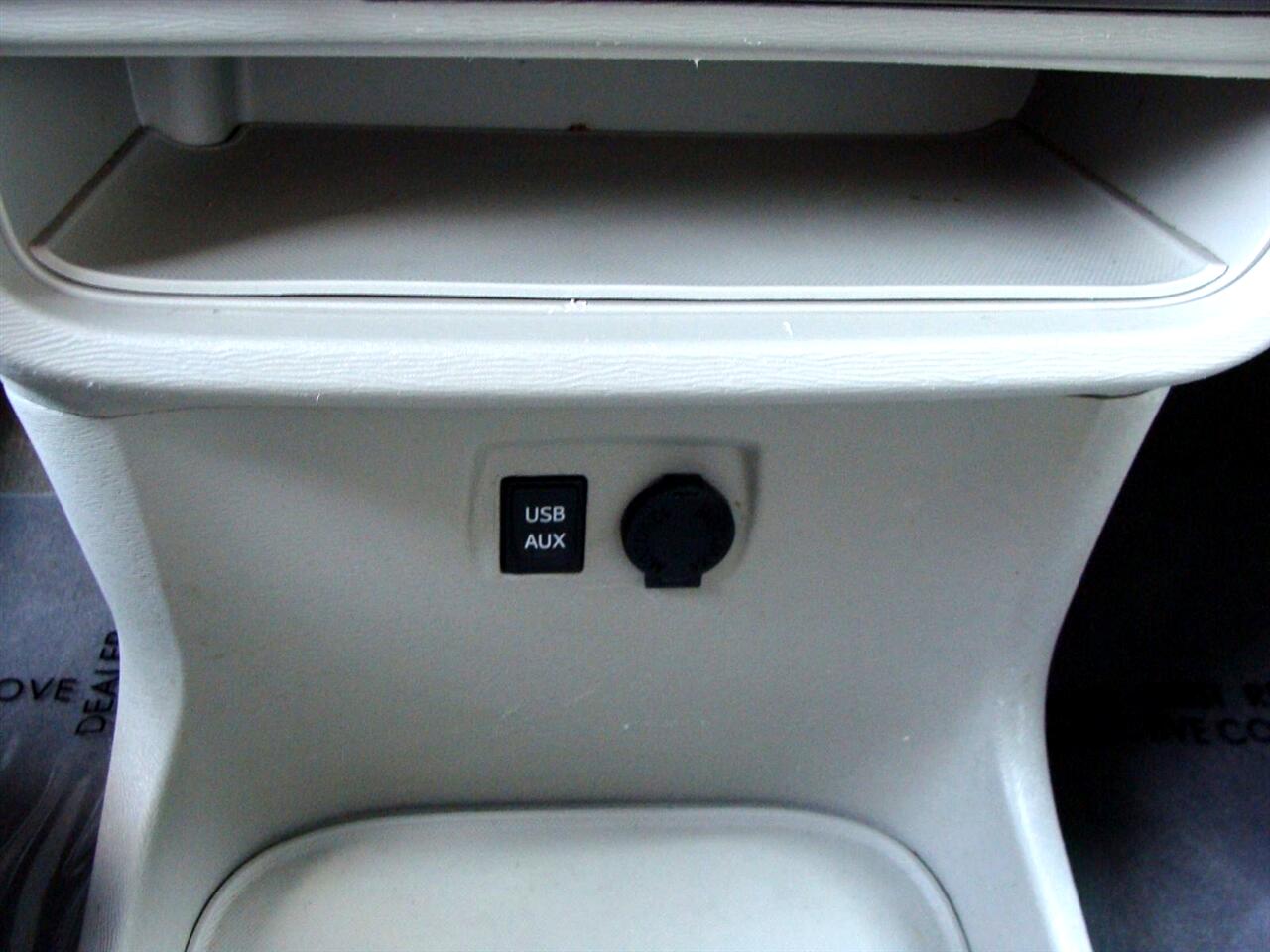 Toyota Sienna 5dr 8-Pass Van V6 XLE FWD (Natl) 2014 Toyota Sienna 5dr 8-Pass Van V6 XLE FWD (Natl) 2014