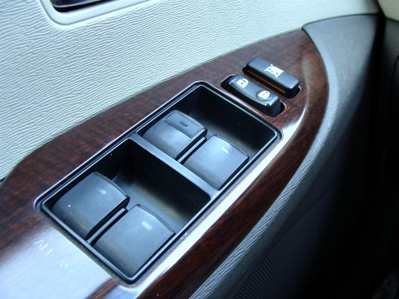 Toyota Sienna 5dr 8-Pass Van V6 XLE FWD (Natl) 2014 Toyota Sienna 5dr 8-Pass Van V6 XLE FWD (Natl) 2014