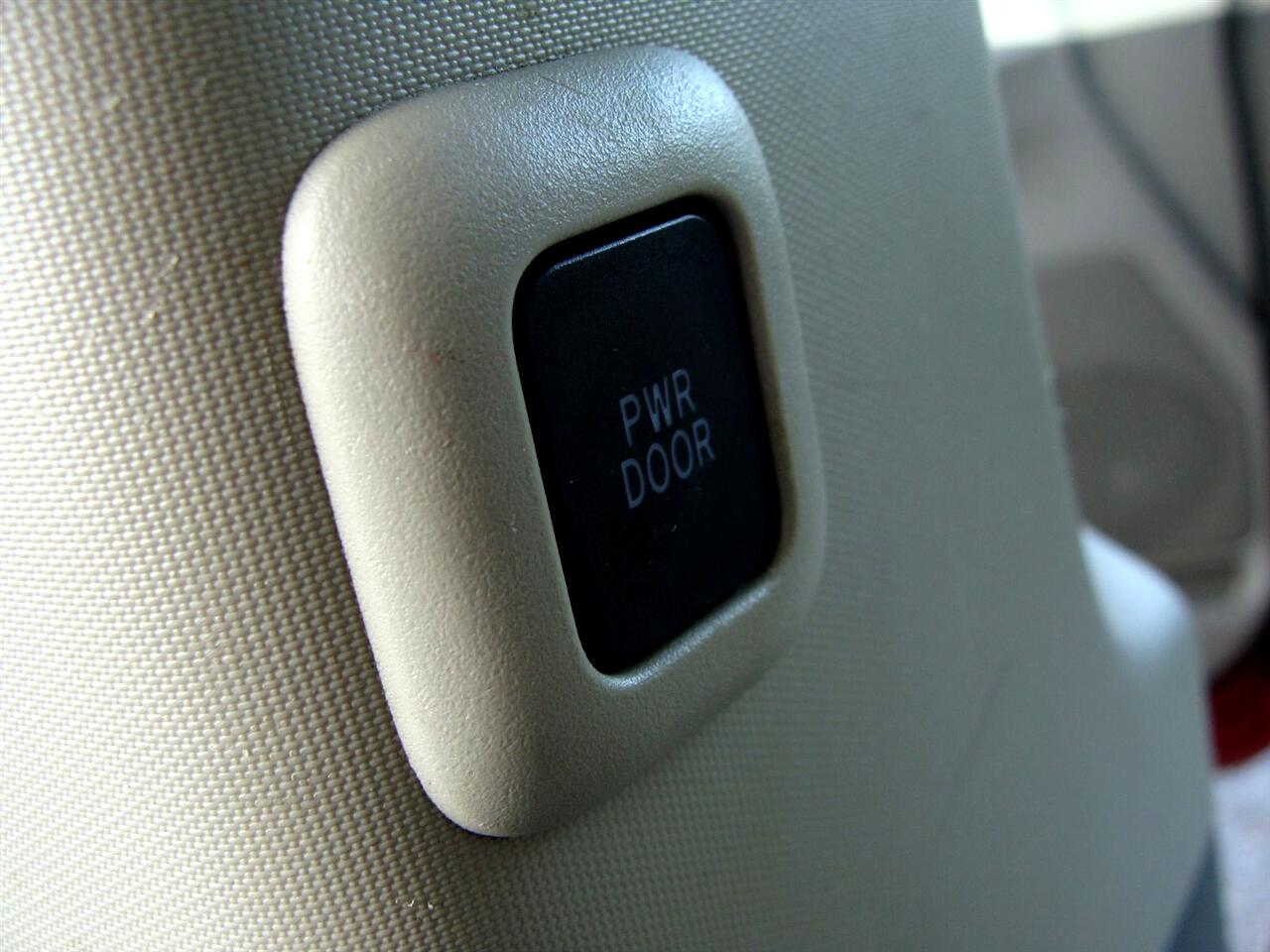 Toyota Sienna 5dr 8-Pass Van V6 XLE FWD (Natl) 2014 Toyota Sienna 5dr 8-Pass Van V6 XLE FWD (Natl) 2014