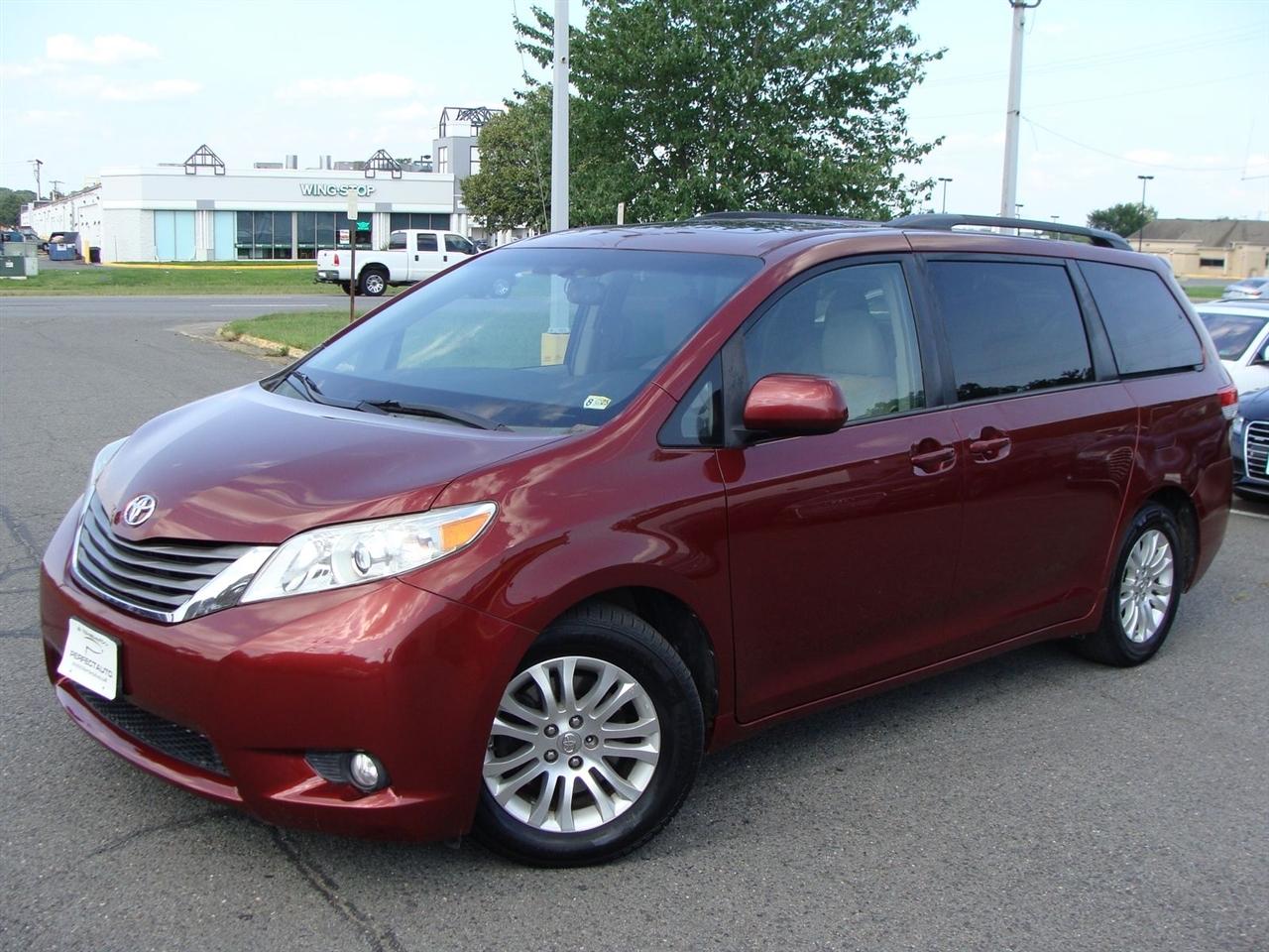 Toyota Sienna 5dr 8-Pass Van V6 XLE FWD (Natl) 2014