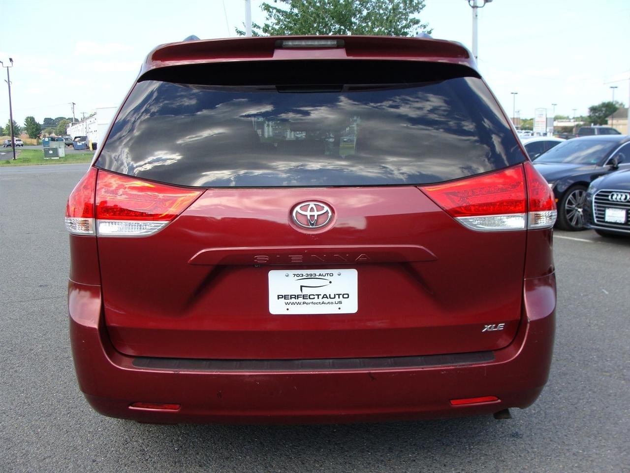 Toyota Sienna 5dr 8-Pass Van V6 XLE FWD (Natl) 2014