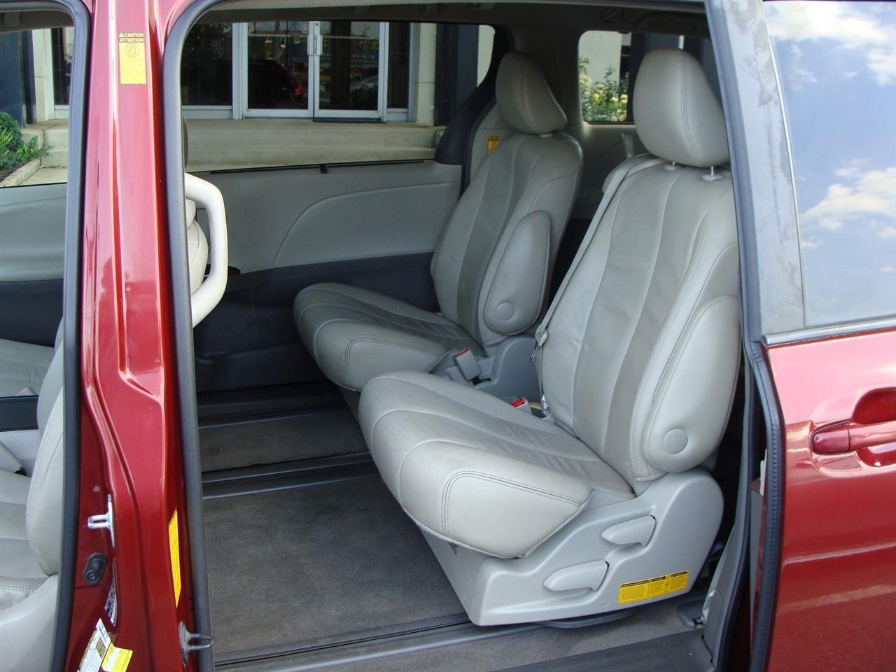 Toyota Sienna 5dr 8-Pass Van V6 XLE FWD (Natl) 2014