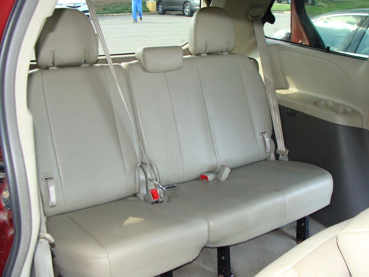 Toyota Sienna 5dr 8-Pass Van V6 XLE FWD (Natl) 2014