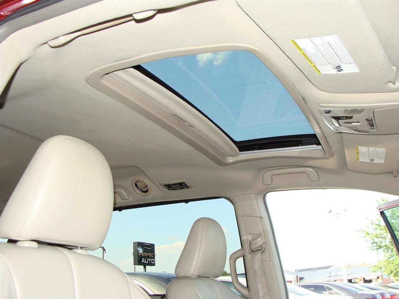 Toyota Sienna 5dr 8-Pass Van V6 XLE FWD (Natl) 2014